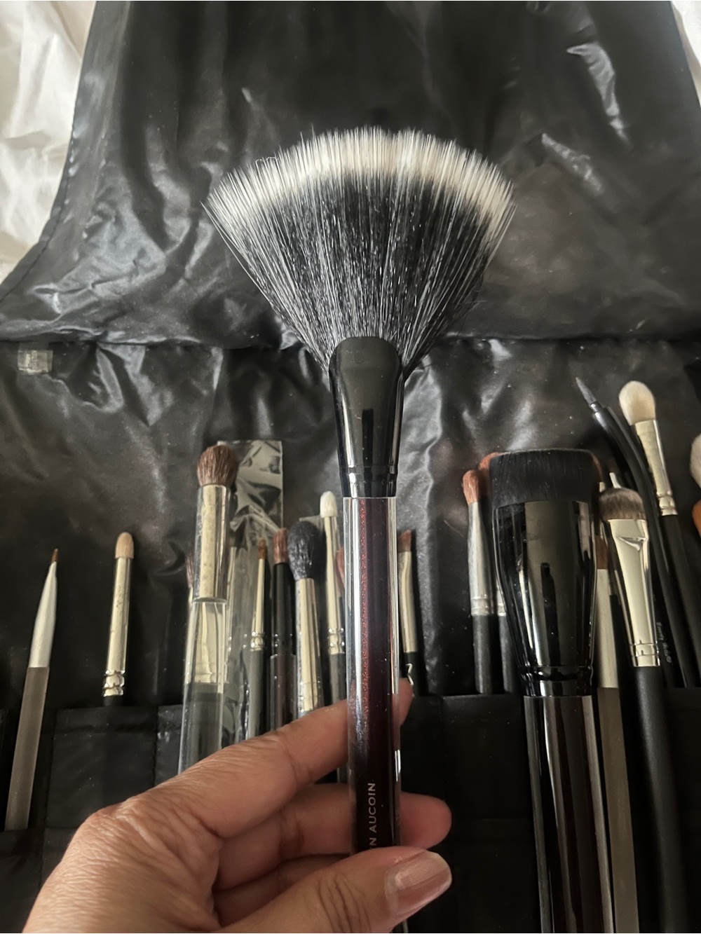 Kevyn Aucoin Fan Brush *discontinued*